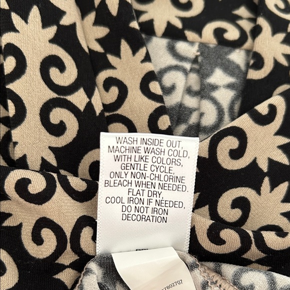 Dana Buchman Black and Cream Geometric Sleeveless Blouse, Size XL - Picture 6 of 7